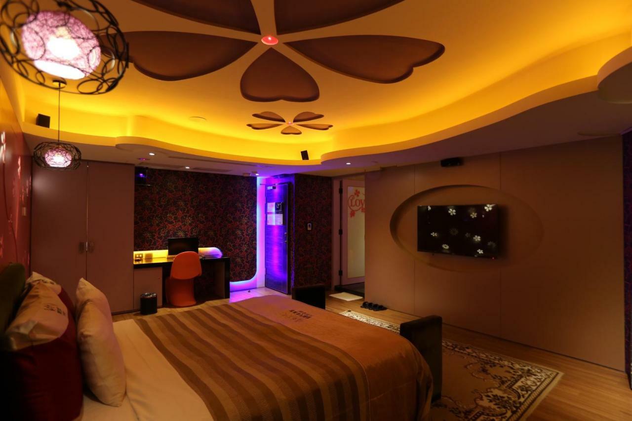 Yosemite Motel - Taiyuan Branch Taichung Exteriör bild